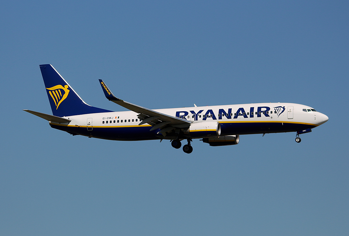 Ryanair, Boeing B 737-8AS, EI-DWJ, SXF, 06.05.2016