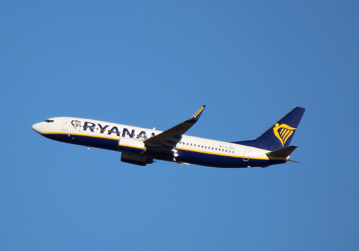 Ryanair, Boeing B 737-8AS, EI-DWZ, BER; 08.03.2022