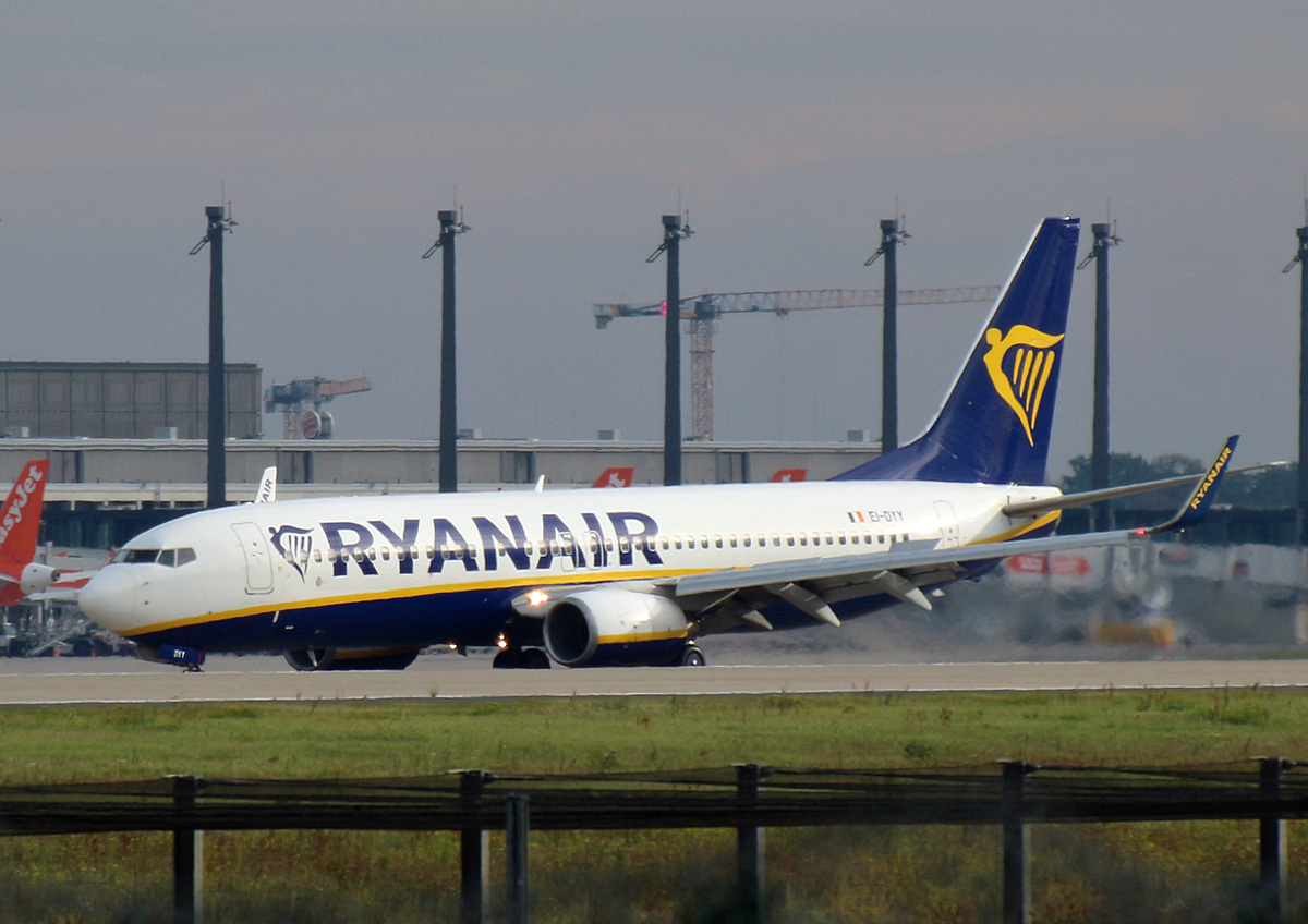 Ryanair, Boeing B 737-8AS, EI-DYY, BER, 02.10.2021