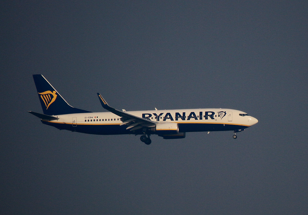 Ryanair, Boeing B 737-8AS, EI-EBW, BER, 03.03.2024