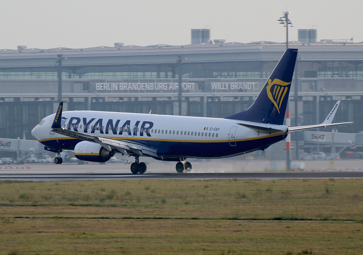 Ryanair, Boeing B 737-8AS, EI-EBY, BER, 06.12.2020