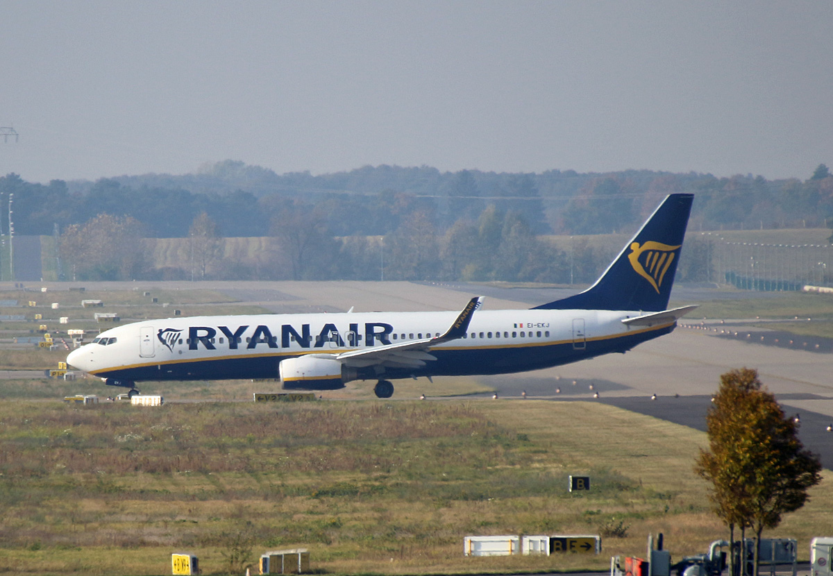 Ryanair, Boeing B 737-8AS, EI-EKJ, BER, 31.10.2021