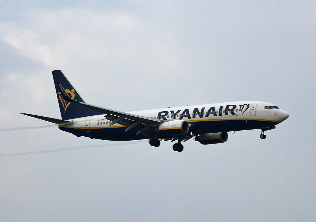 Ryanair, Boeing B 737-8AS, EI-EKM, BER, 14.11.2021