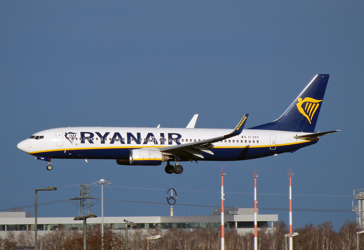Ryanair, Boeing B 737-8AS, EI-EKO, BER, 29.12.2022