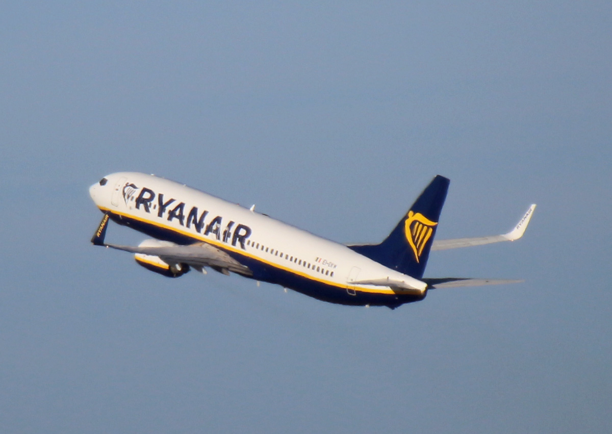 Ryanair, Boeing B 737-8AS, EI-EKW, BER, 12.02.2022