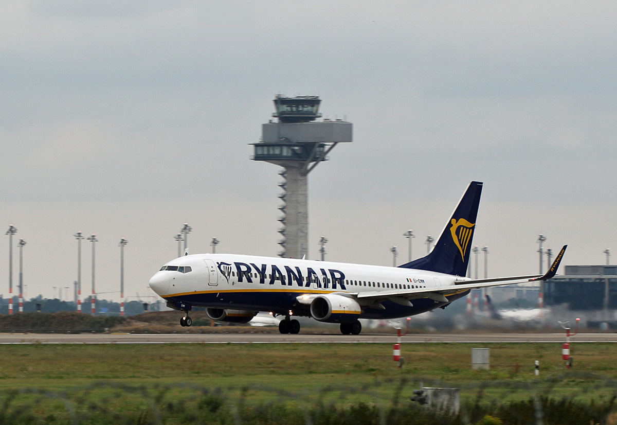 Ryanair, Boeing B 737-8AS, EI-EMM, BER, 19.08.2021