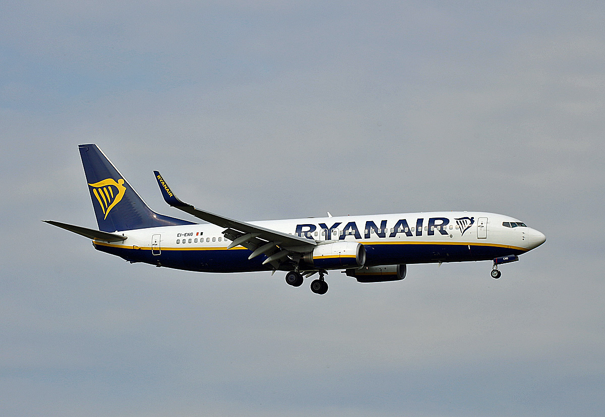 Ryanair, Boeing B 737-8AS, EI-ENG, BER, 26.09.2021