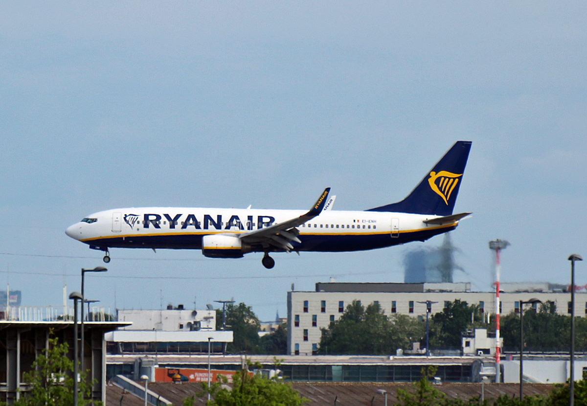 Ryanair, Boeing B 737-8AS, EI-ENH, BER, 21.05.2022