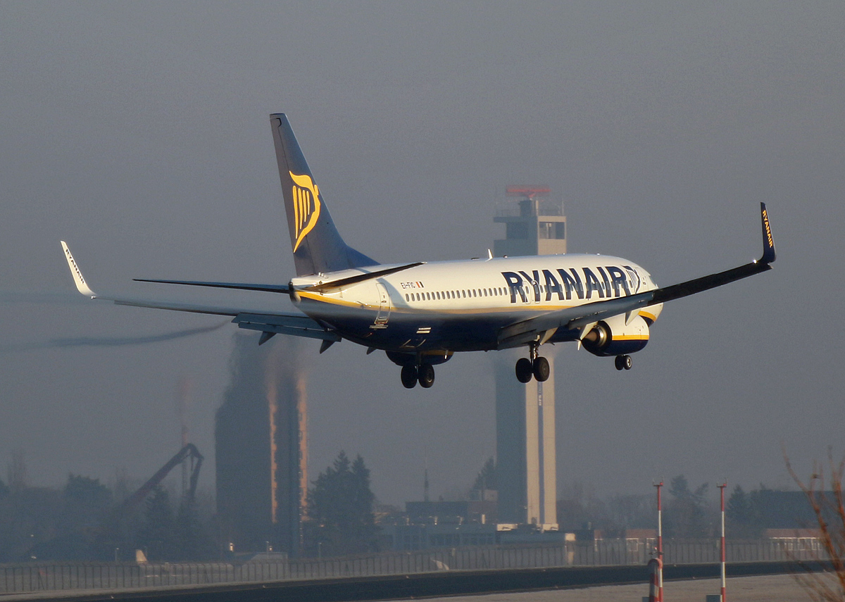 Ryanair, Boeing B 737-8AS, EI-FIC, TXL, 20.01.2019