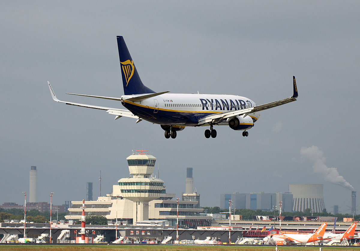 Ryanair, Boeing B 737-8AS, EI-FOM, TXL, 04.08.2019
