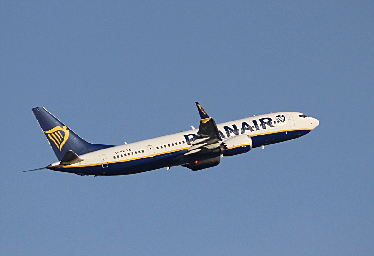 Ryanair, Boeing B 737 MAX 8, EI-IFR, BER, 19.10.2025