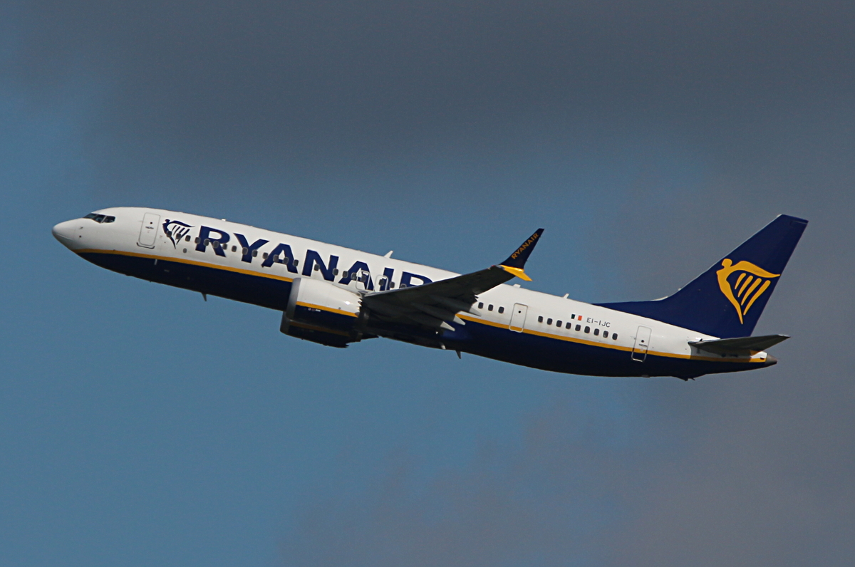 Ryanair, Boeing B 737 MAX 8, EI-IJC, BER, 15.05.2026