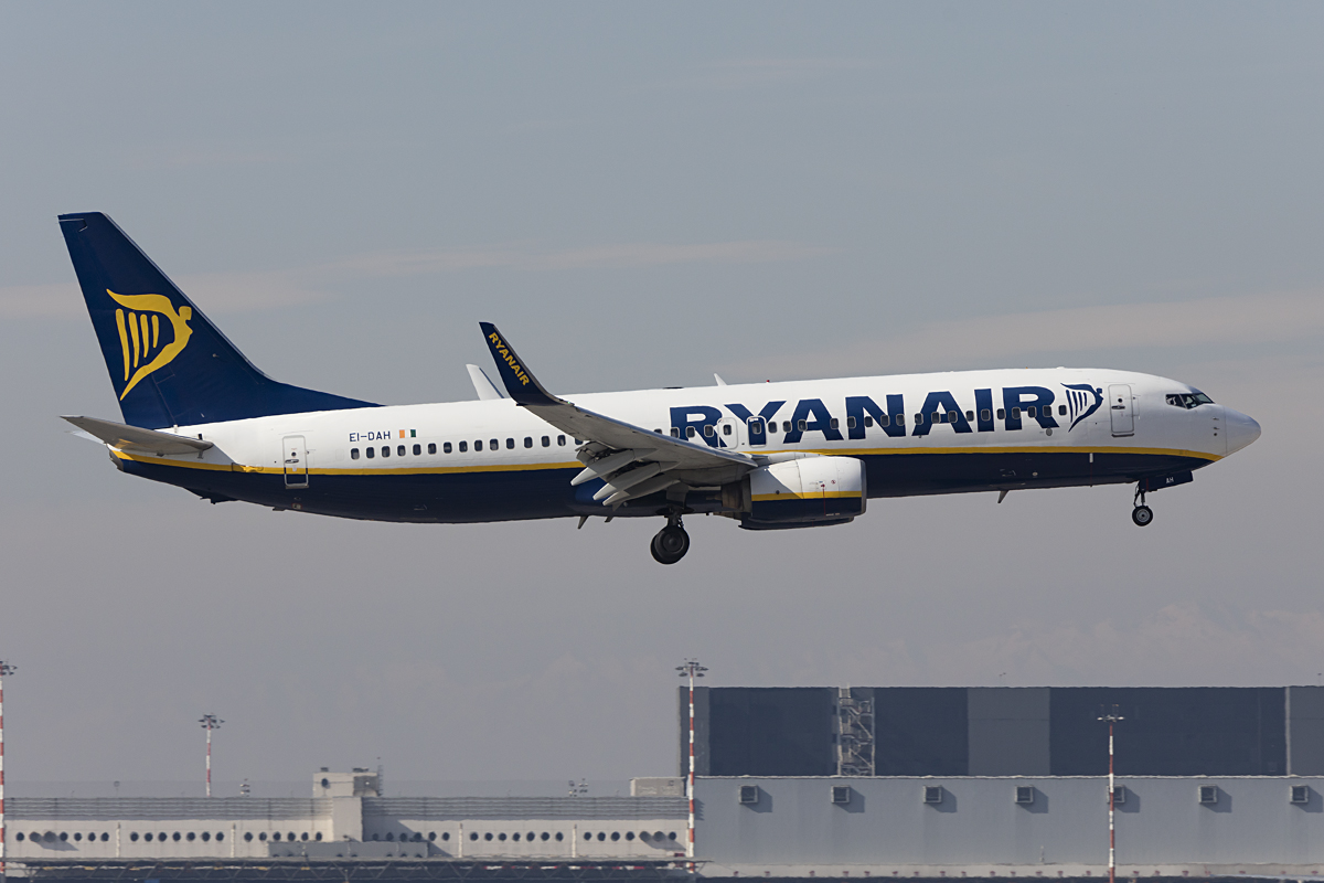 Ryanair, EI-DAH, Boeing, B737-8AS, 26.02.2017, MXP, Mailand, Italy 


