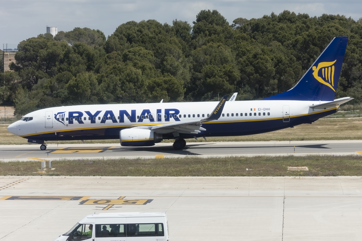 Ryanair, EI-DHH, Boeing, B737-8AS, 24.04.2016, PMI, Palma de Mallorca, Spain 



