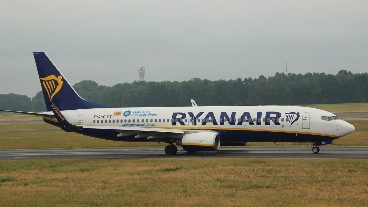 Ryanair, EI-DWC,MSN 36076,Boeing 737-8AS(WL), 02.06.2018, HAM-EDDH, Hamburg,Germany (Sticker: Costa Brava Pirineu de Girona) 