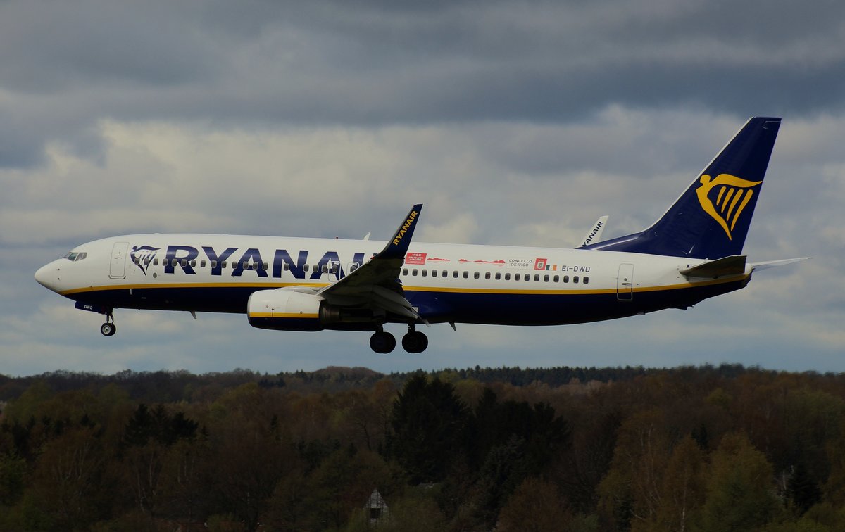 Ryanair, EI-DWD,(c/n 33642),Boeing 737-8AS(WL), 24.04.2016, HAM-EDDH, Hamburg, Germany (Sticker: Concello de Vigo) 