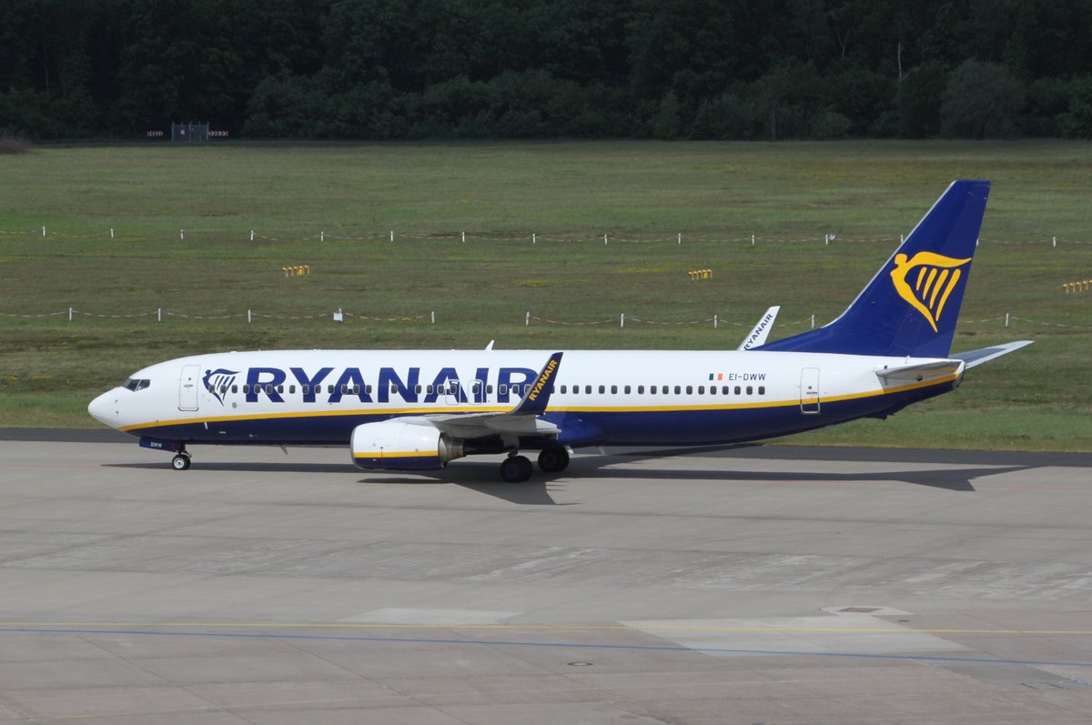 Ryanair, EI-DWW, Boeing 737-800(WL), CGN/EDDK, Köln-Bonn, aus Rom-Ciampino (CIA) kommend, 15.05.2016