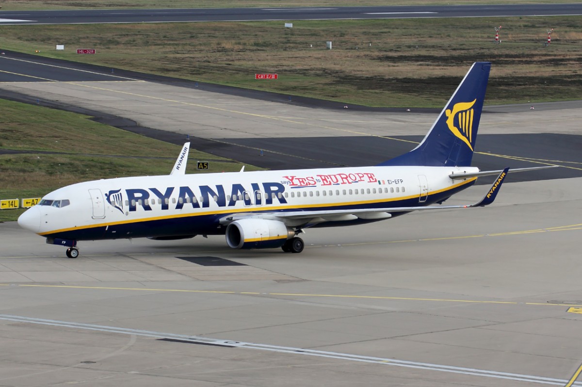Ryanair EI-EFP rollt zum Gate in Köln 27.12.2015