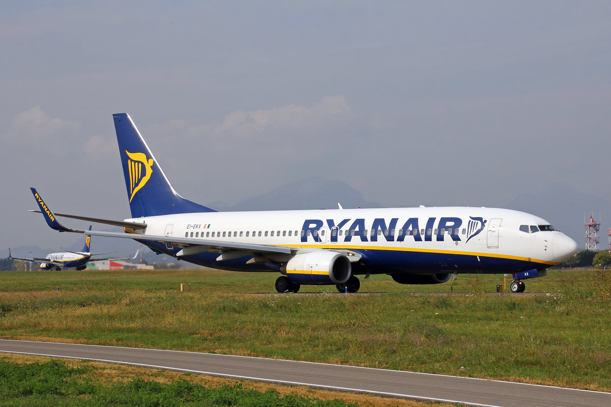 Ryanair, EI-EKX, Boeing 737-8AS, msn: 35030/3222, 16.Oktober 2018, BGY Bergamo, Italy.