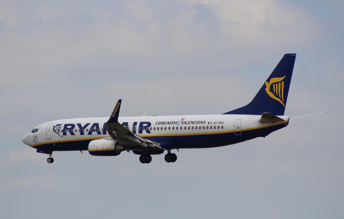 Ryanair, EI-EMJ, MSN 34975, Boeing 737-8AS(WL), 18.06.2017, HAM-EDDH, Hamburg, Germany (Sticker: Comunitat Valenciana) 