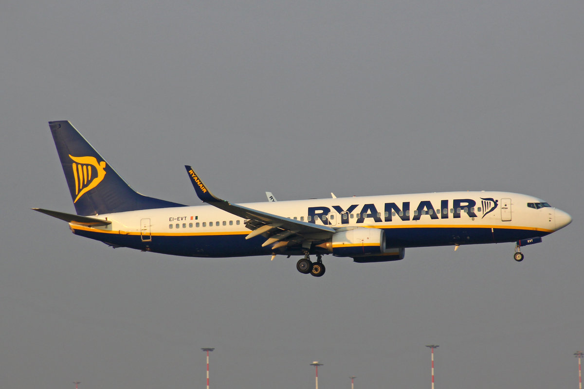 Ryanair, EI-EVT, Boeing 737-8AS, msn: 40315/4174, 15.Oktober 2018, MXP Milano-Malpensa, Italy.