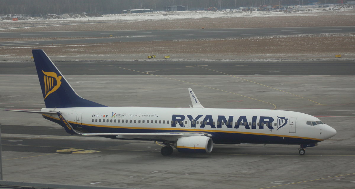 Ryanair, EI-FIJ,(c/n 44699),Boeing 737-8AS (WL), 12.02.2017, WAW-EPWA, Warszawa, Polen (Sticker: Katowice Airport) 