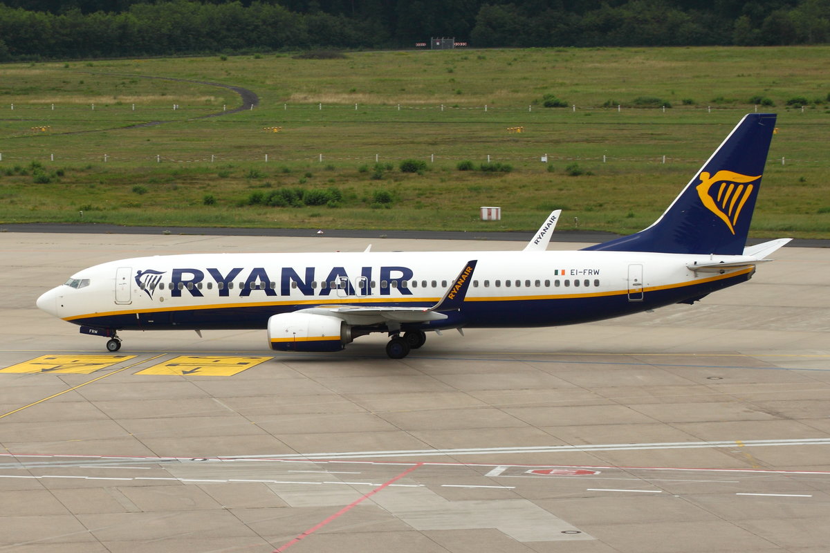 Ryanair, EI-FRW, Boeing B737-8AS. Köln-Bonn (CGN/EDDK) am 16.07.2017.