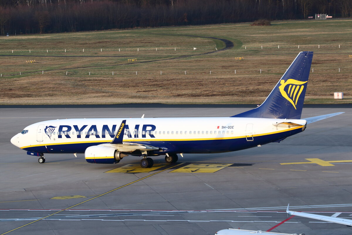 Ryanair (Malta Air), 9H-QDE, Boeing 737-8AS. Köln-Bonn (EDDK), 13.02.2022.