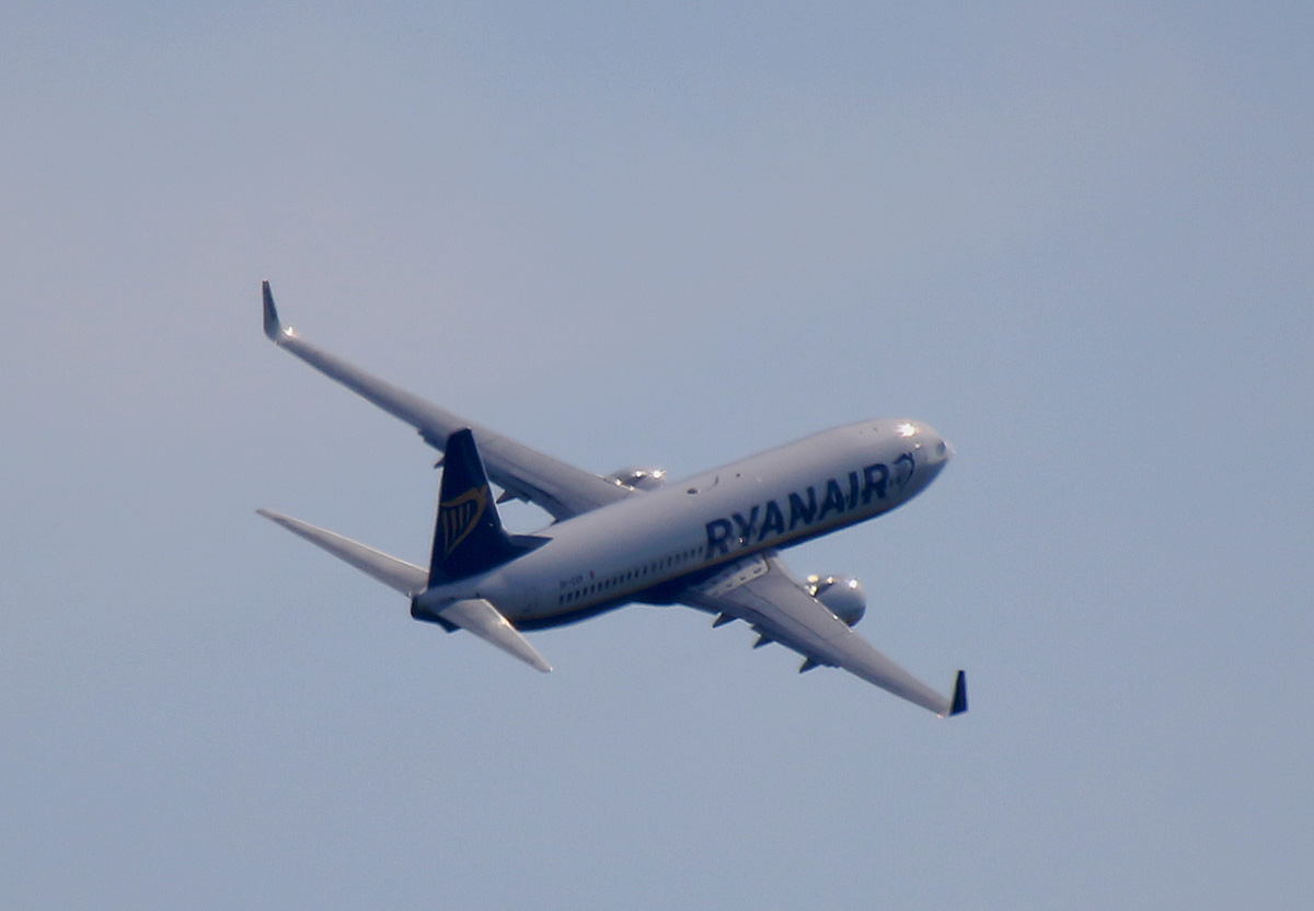 Ryanair (Malta Air), Boeing B 737-8AS, 9H-QAM, BER (K-Kurve), 05.06.2021