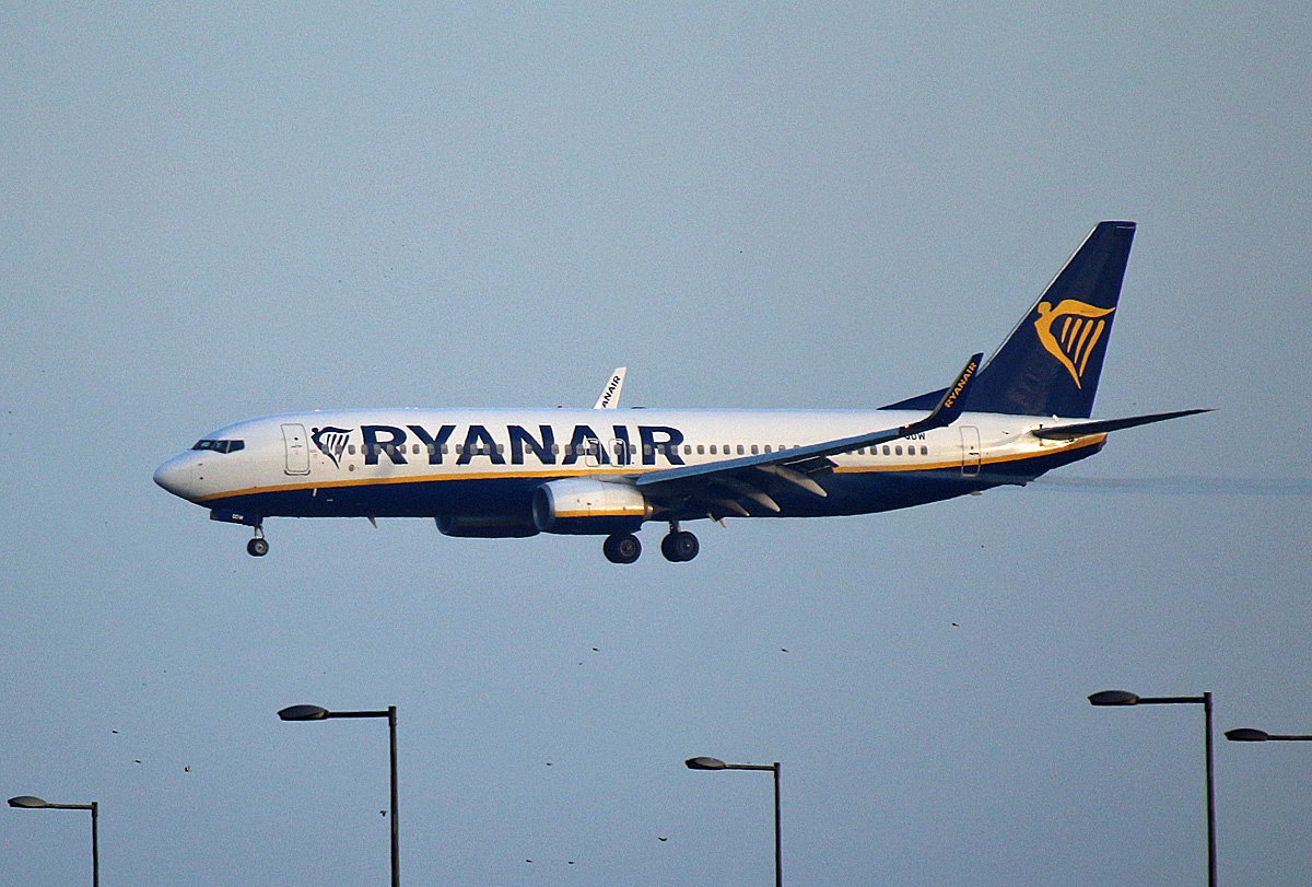 Ryanair(Malta Air), Boeing B 737-8AS, 9H-QDW, BER, 08.10.2022