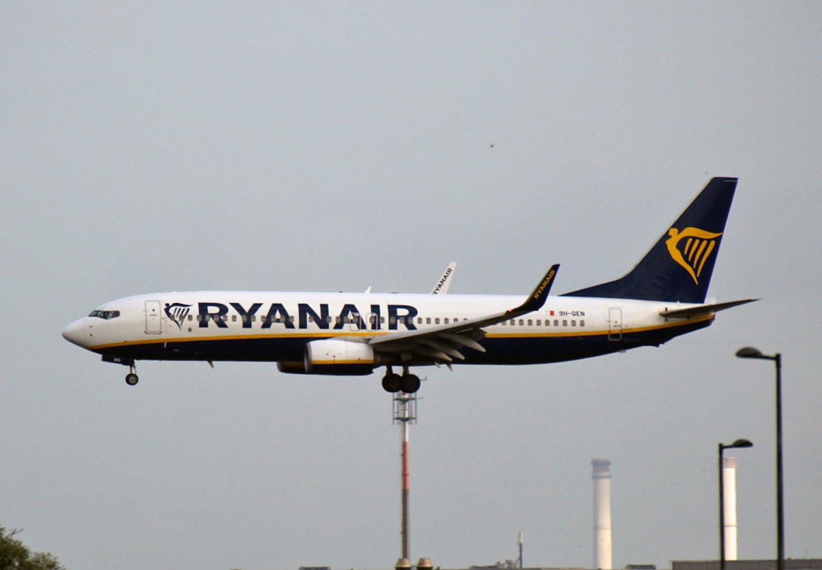 Ryanair(Malta Air), Boeing B 737-8AS, 9H-QEN, BER, 30.09.2023