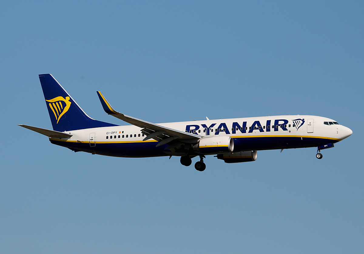 Ryaniar, Boeing B 737-8AS, EI-DPY, SXF, 06.05.2016