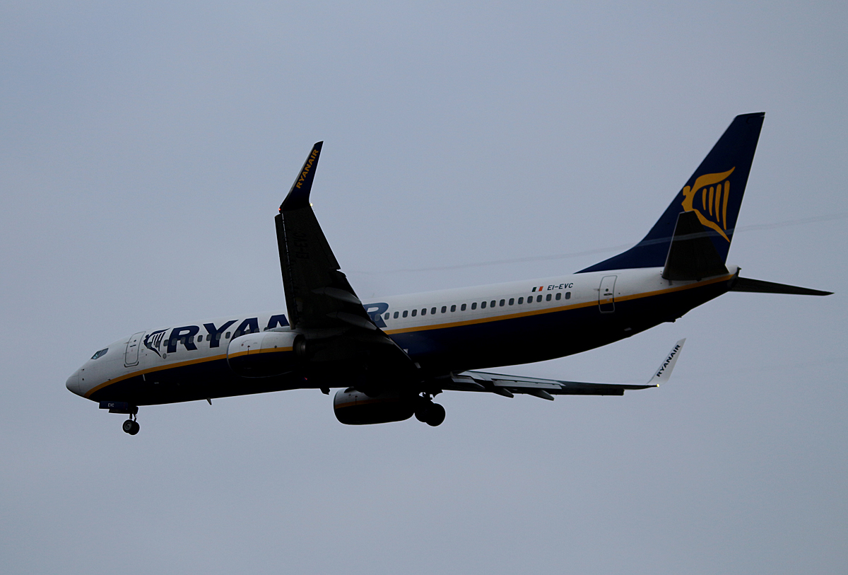 Ryaniar, Boeing B 737-8AS, EI-EVC, SXF, 11.03.2017