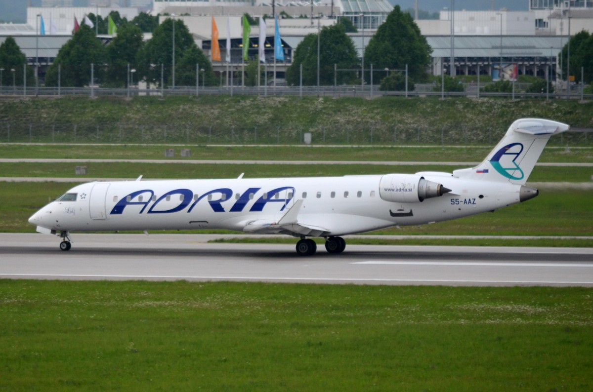 S5-AAZ Adria Airways Canadair CL-600-2C10 Regional Jet CRJ-701ER  beim Start in Münche am 14.05.2015