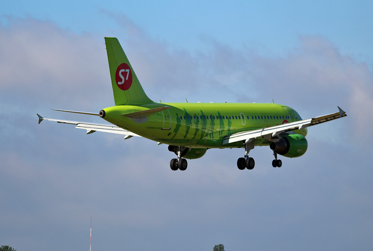 S7 Airlines, Airbus A 319-114, VP-BHL, TXL, 25.05.2017