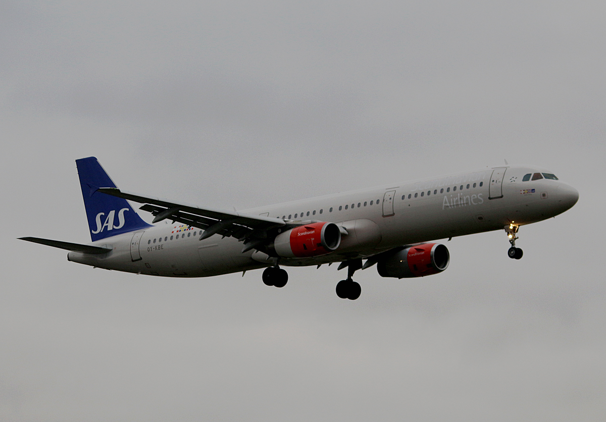 SAS A 321-231 OY-KBE bei der Landung in Berlin-Tegel am 19.12.2015