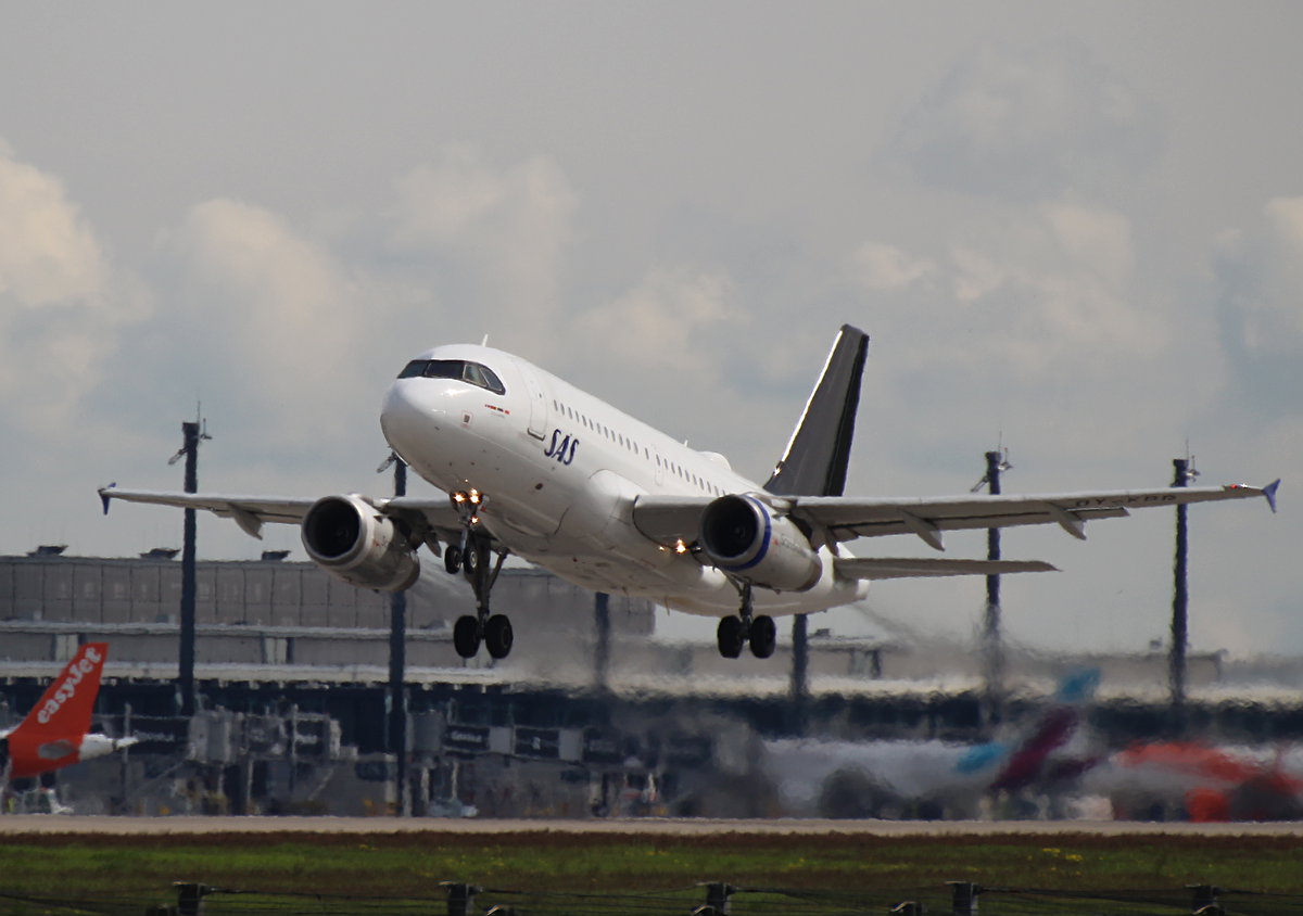 SAS, Airbus A 319-131, OY-KBR, BER, 15.05.2026