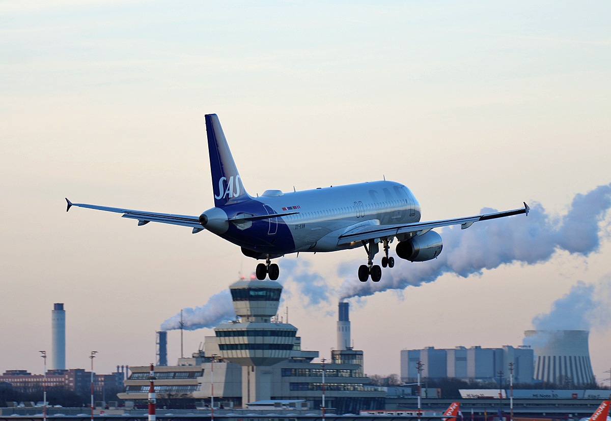SAS, Airbus A 320-223, OY-KAM, TXL, 29.12.2019