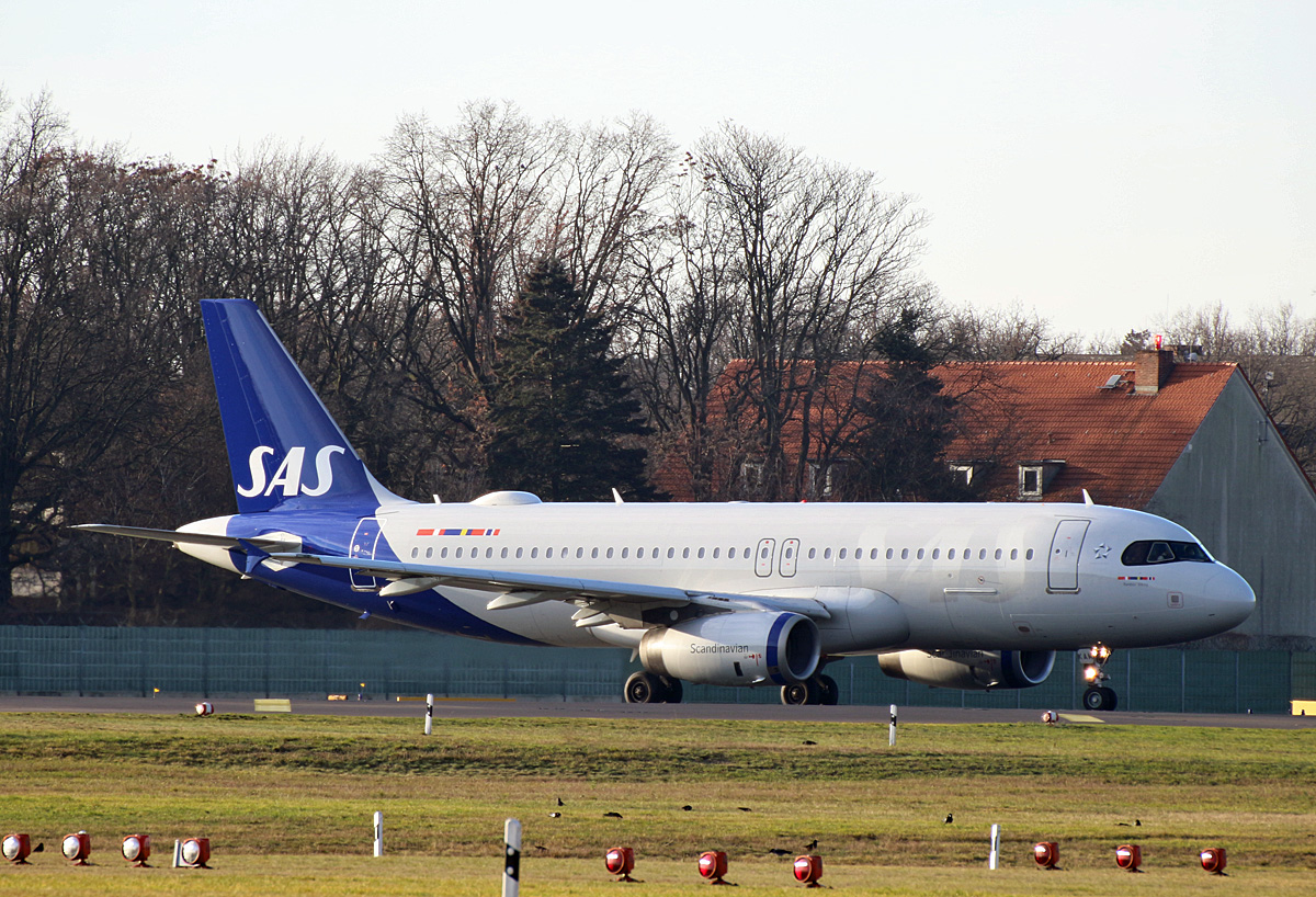 SAS, Airbus A 320-232, OY-KAM, TXL, 29.12.2019
