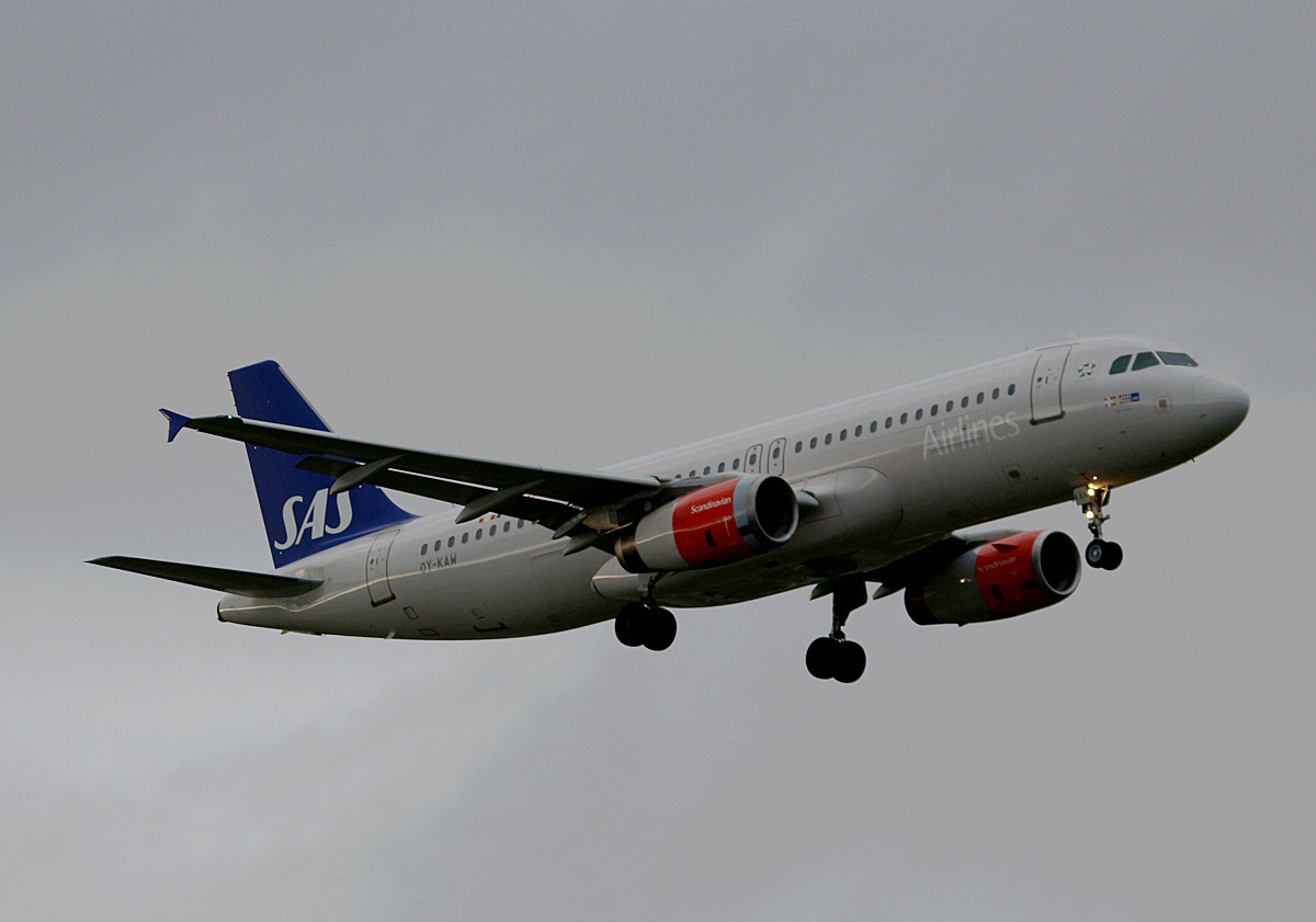 SAS, Airbus A 320-232, OY-KAW, TXL, 14.04.2017