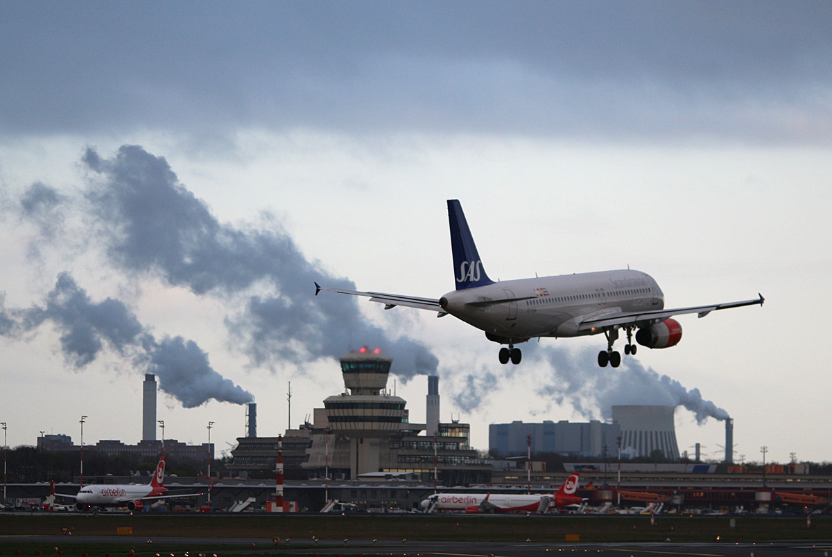 SAS, Airbus A 320-232, OY-KAW, TXL, 14.04.2017