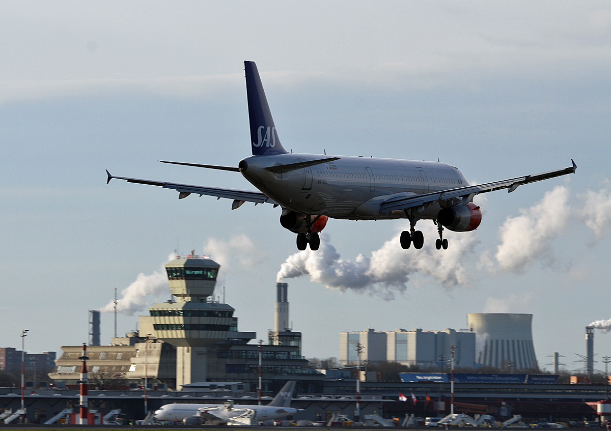 SAS, Airbus A 321-231, OY-KBL, TXL, 10.12.2017