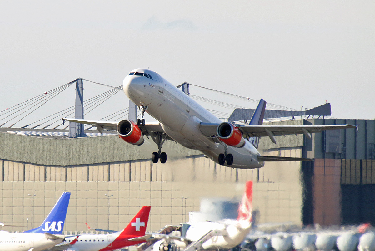 SAS, Airbus A 321-232, OY-KBE, TXL, 06.10.2019