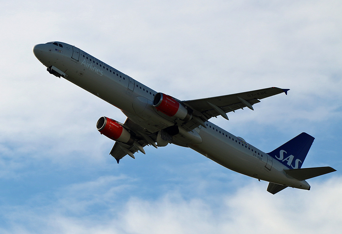 SAS, Airbus A 321-232, OY-KBE, TXL, 06.10.2019