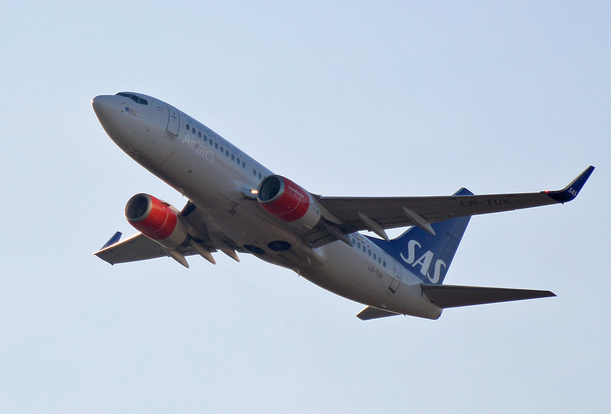 SAS, Boeing B 737-705, LN-TUK, TXL, 20.12.2019