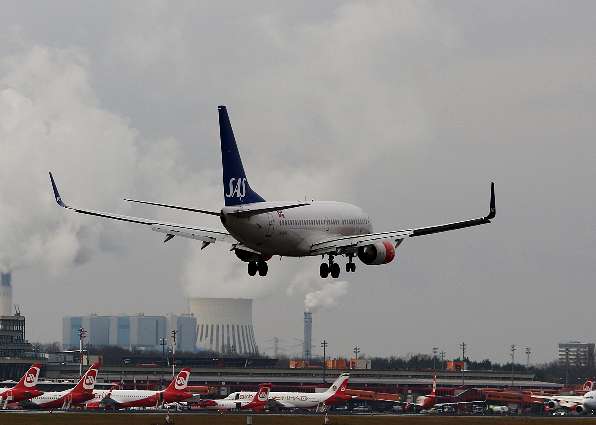 SAS, Boeing B 737-783, LN-RRA, TXL, 05.02.2016