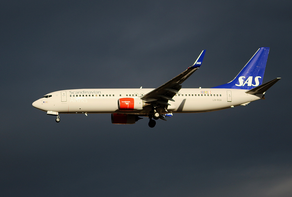 SAS, Boeing B 737-86N, LN-RGA, TXL, 18.11.2016