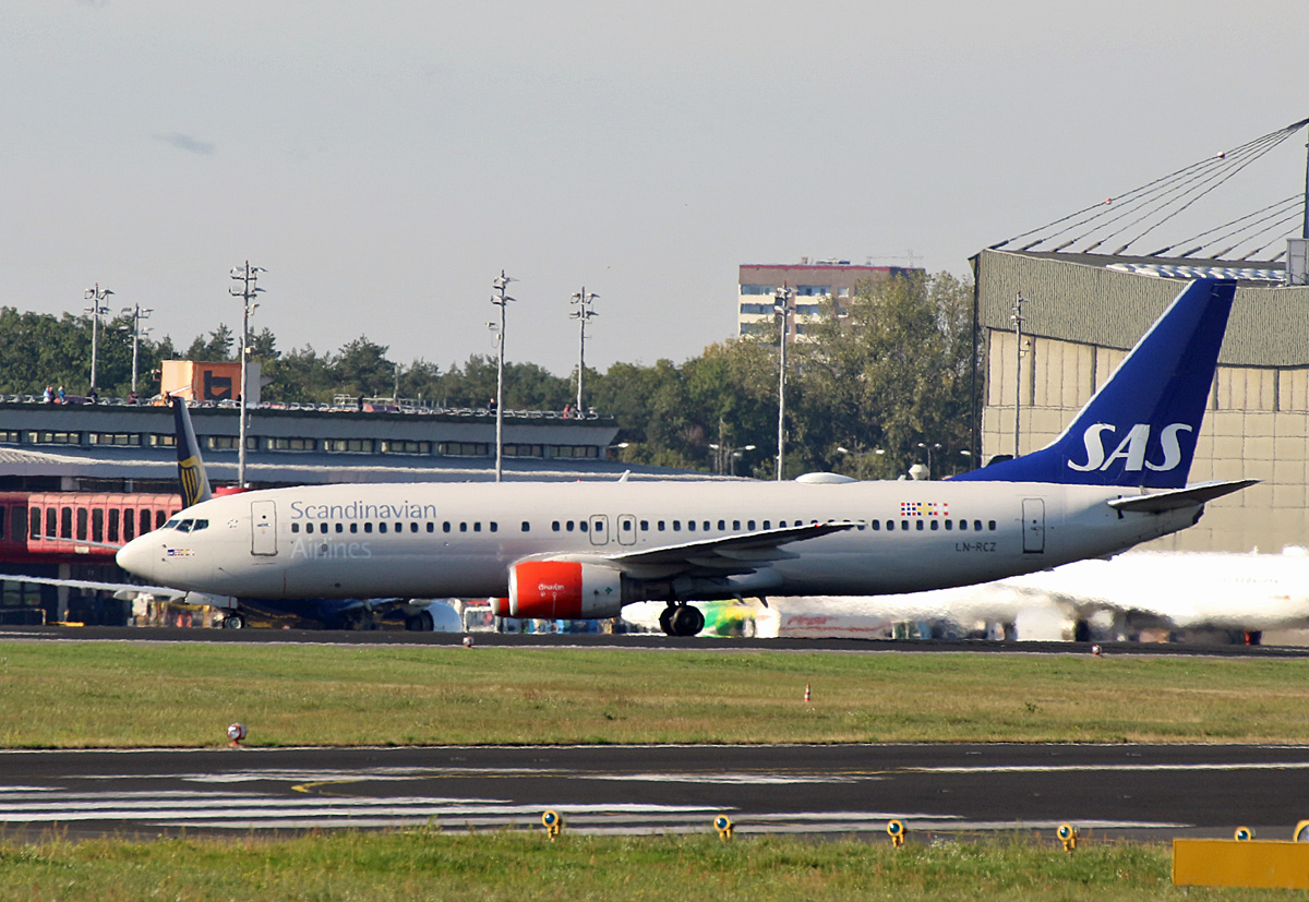 SAS, Boeing B 737-883, LN-RCZ, TXL, 06.10.2019