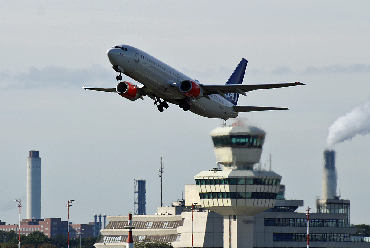 SAS, Boeing B 737-883, LN-RCZ, TXL, 06.10.2019