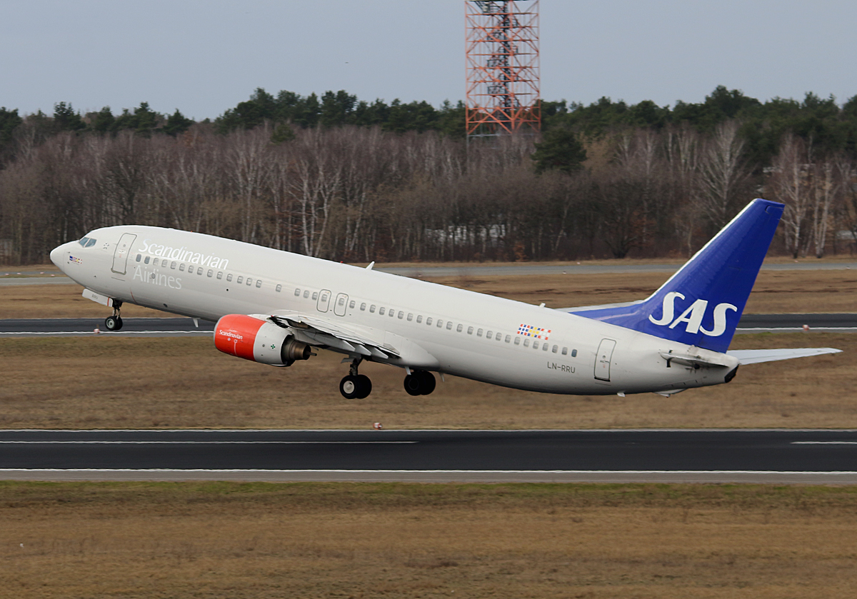 SAS, Boeing B 737-883, LN-RRU, TXL, 16.03.2017